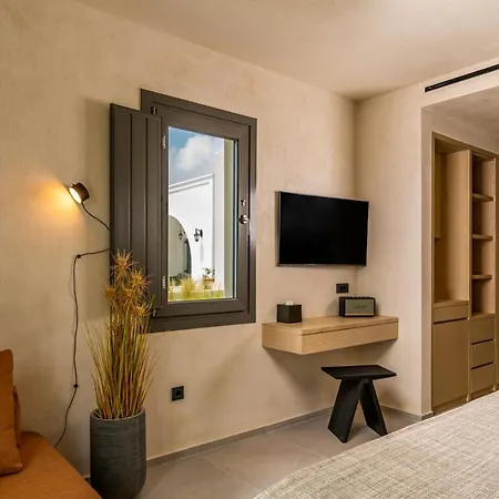 On The Square * Pýrgos