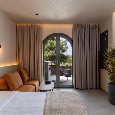 On The Square * Pýrgos