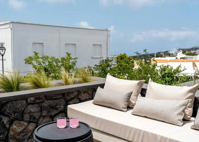 On The Square Apartment Pyrgos Kallistis