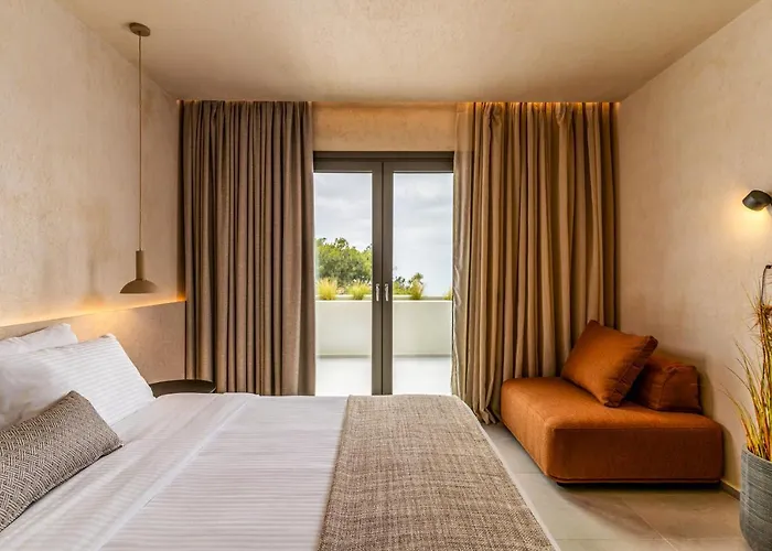 On The Square Apartment Pyrgos Kallistis