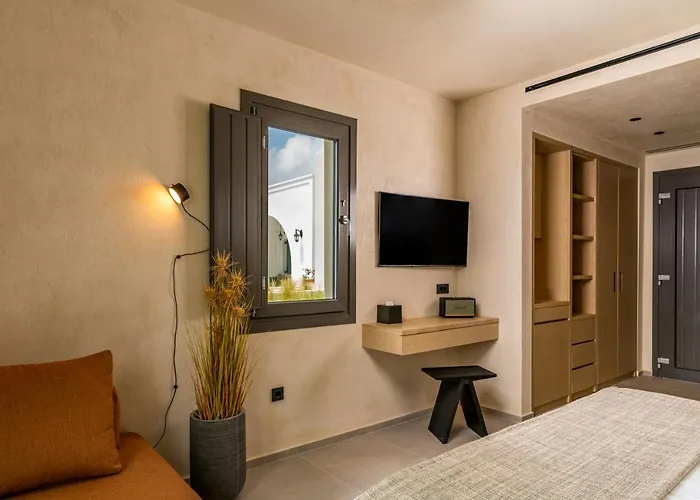 On The Square * Pýrgos