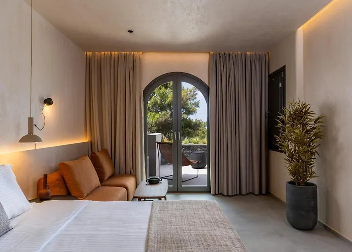 On The Square * Pýrgos